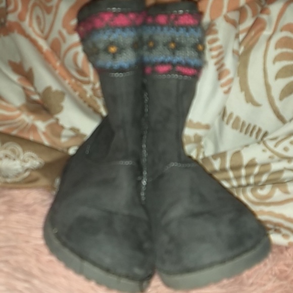 Boots - Picture 2 of 5